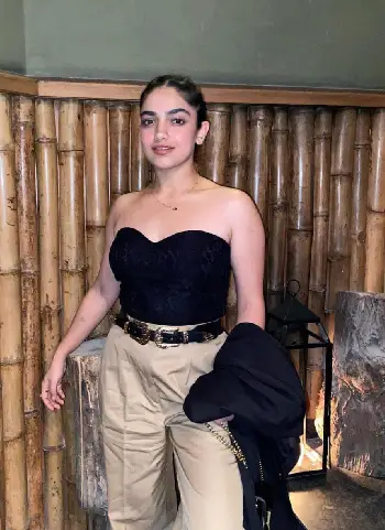 Pooja - 28 years, Classic Fashion, Teacher, 36-26-38