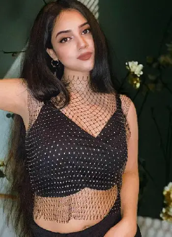 Niharika - 25 years, Trendy Fashion, Blogger, 34-24-36